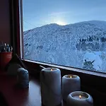 Traditional - Free Parking, Sauna & View *