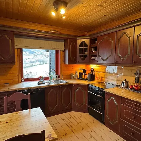 Traditional - Free Parking, Sauna & View *