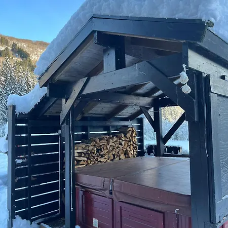 Traditional - Free Parking, Sauna & View *